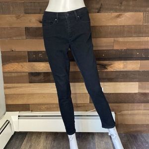 ** SOLD **Levi’s Black Shaping Skinny Pants